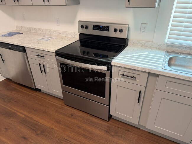 Building Photo - 835 Sunset Ave