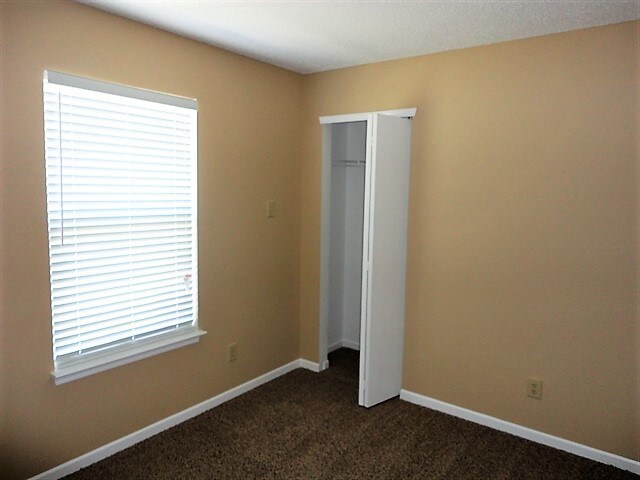 Building Photo - 15080 Fawn Hollow Ln