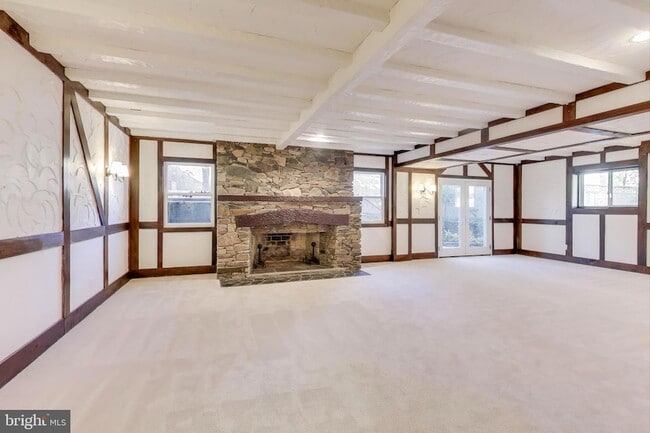 Building Photo - 4001 N Ridgeview Rd