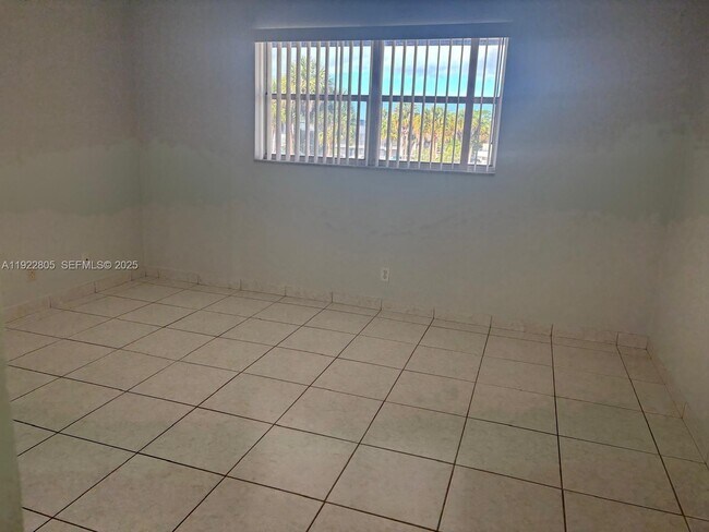 Building Photo - 7920 N Colony Cir