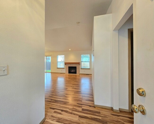 Building Photo - Lovely 3 Bedroom Marysville Rambler Availa...