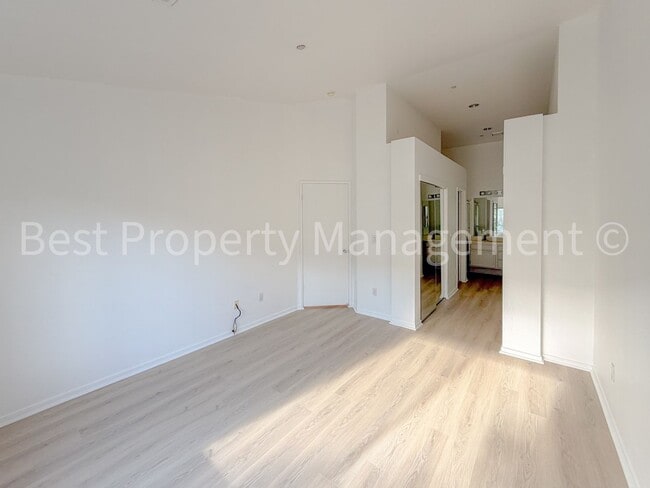 Building Photo - San Jose Townhome Near Levi Stadium