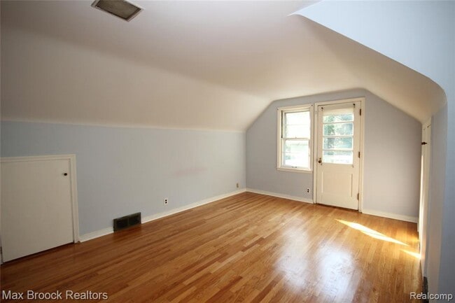 Building Photo - 702 Hendrie Blvd