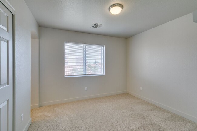 Building Photo - SUMMERLIN BEAUTY WITH TONS OF UPGRADES*3 LARGE BEDROOMS*COMMUNITY POOL*