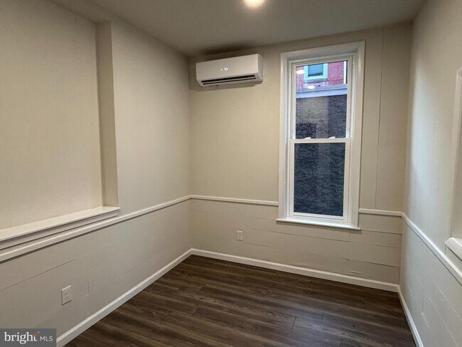 Building Photo - 566 E High St