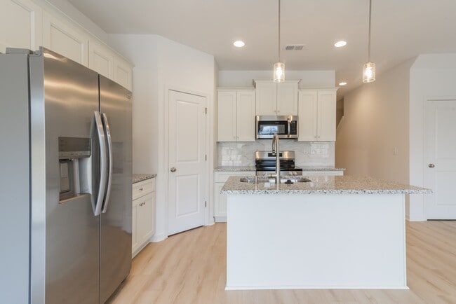 Building Photo - 2719 Capitol Dr