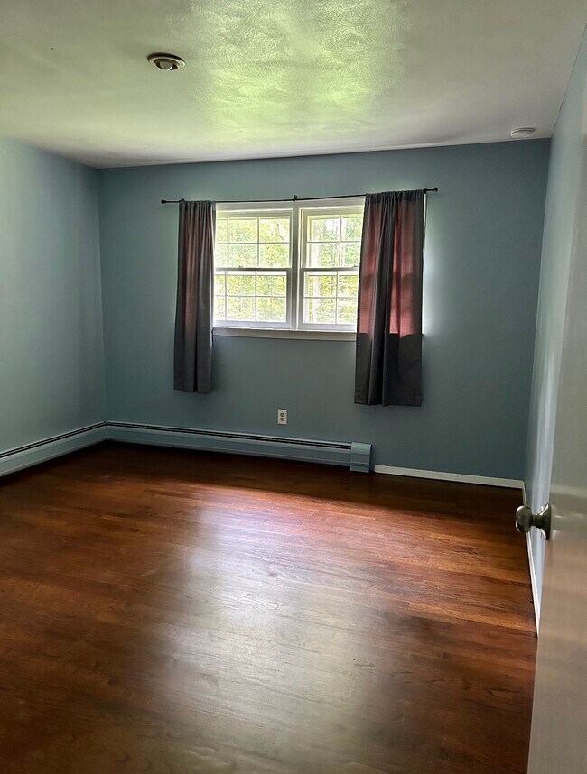 Building Photo - 88 Towerview Dr