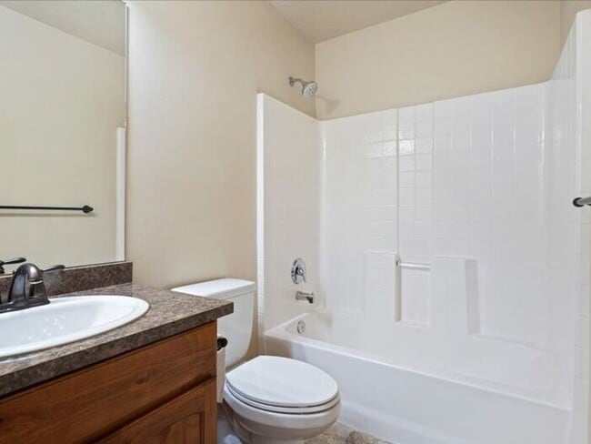 Building Photo - West Jordan 3 bed 2 bath Family home