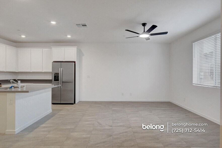 Building Photo - 1519 Layla Crossing Ave