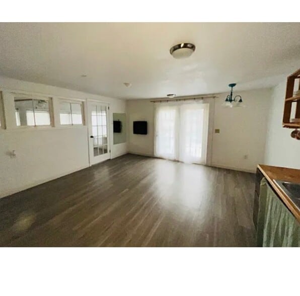 Building Photo - 100 Quartz St
