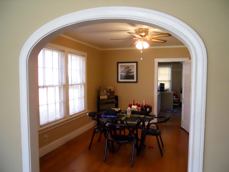 Building Photo - 528 Stephenson St