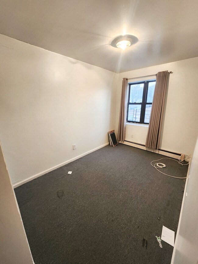 Building Photo - 2402 Dean St