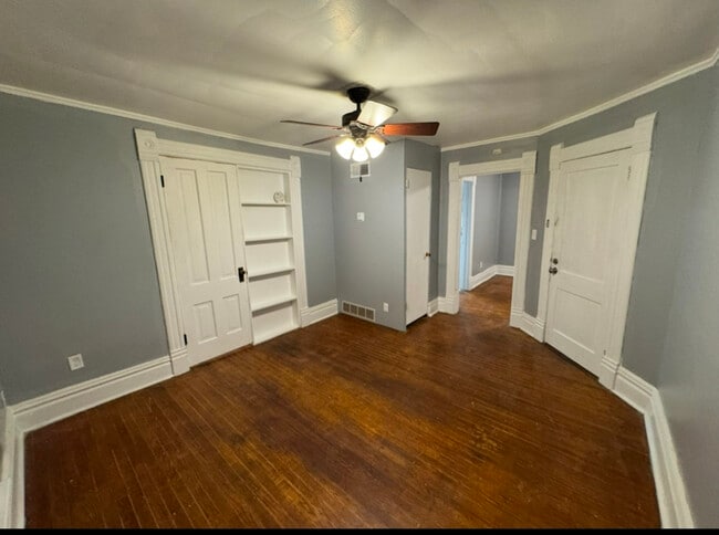 Building Photo - 923 16th Ave