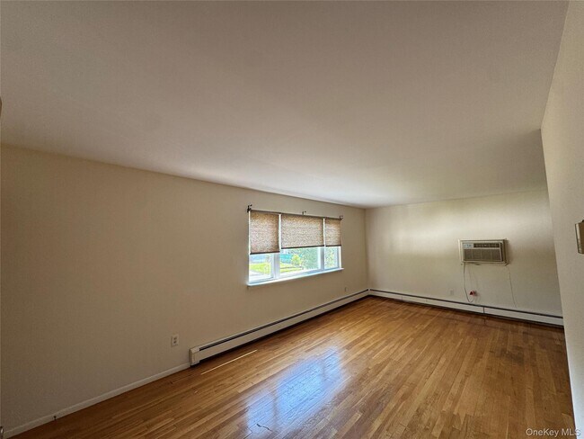 Building Photo - 29 Hendrick Ave