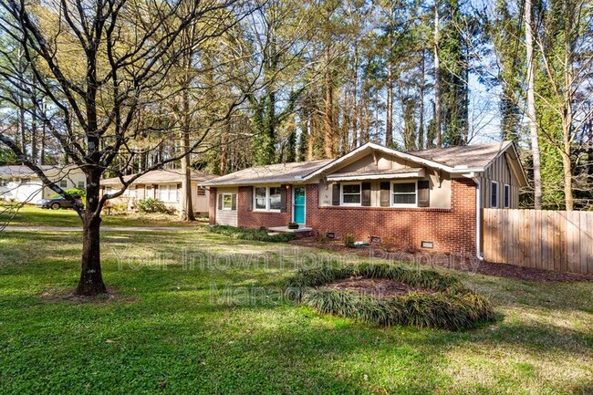 Building Photo - 2883 Fantasy Ln