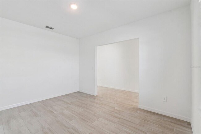 Building Photo - 1712 Tropical Oasis Ave