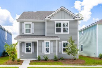 Building Photo - Move-In Ready Home with Luxury Finishes & Prime Location!
