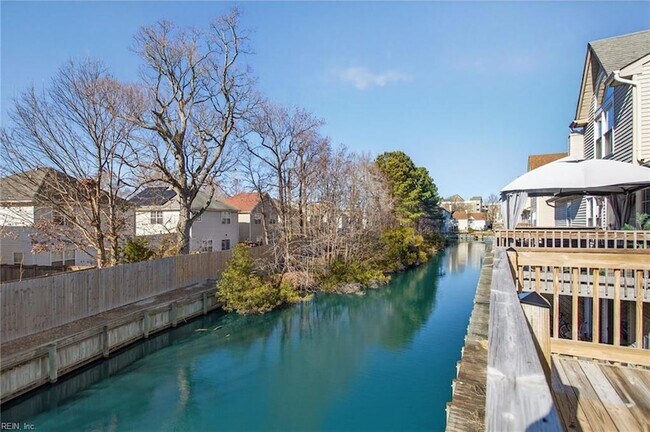 Building Photo - 901 Gas Light Ln