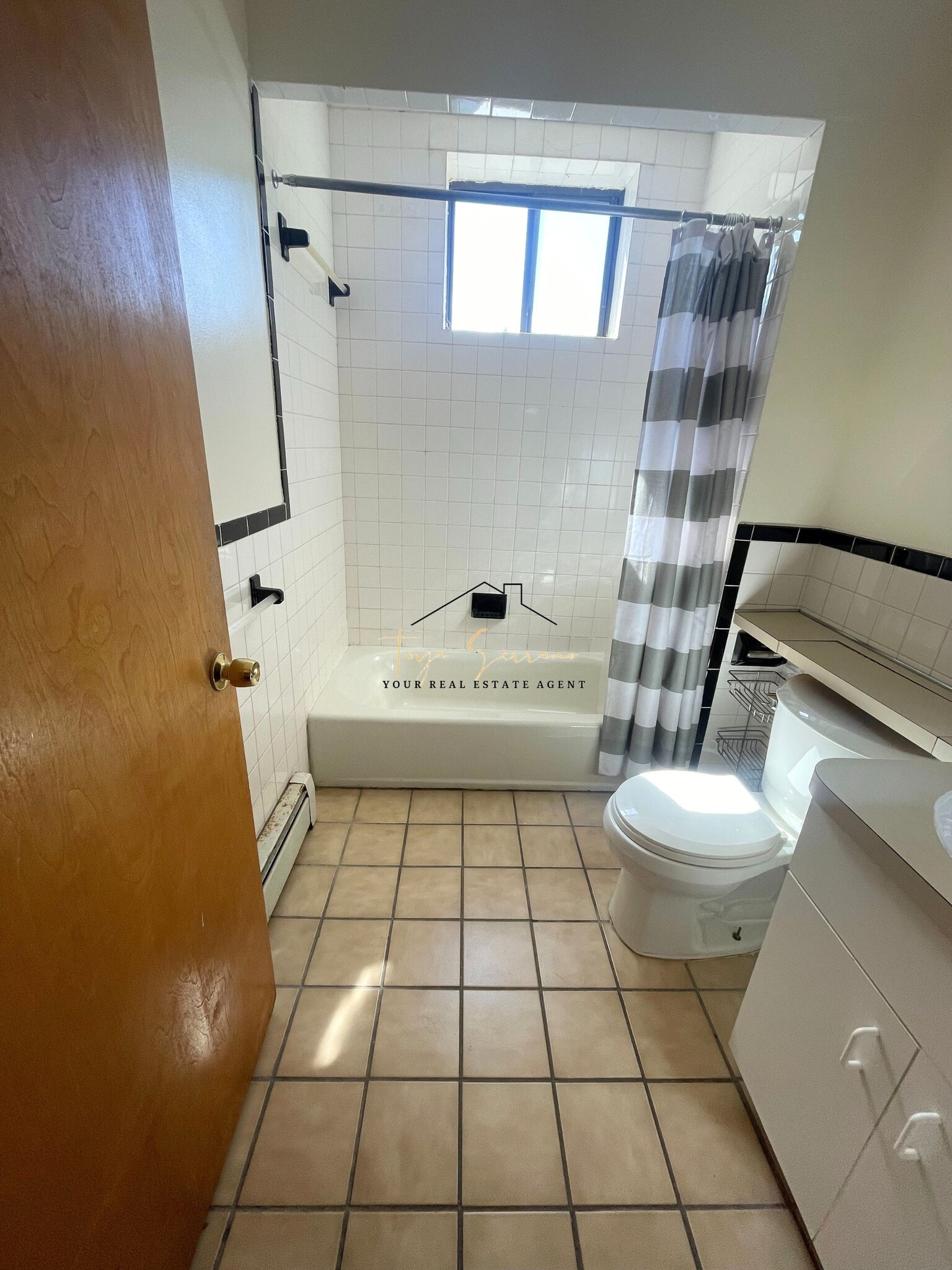 Building Photo - 369 Centre St