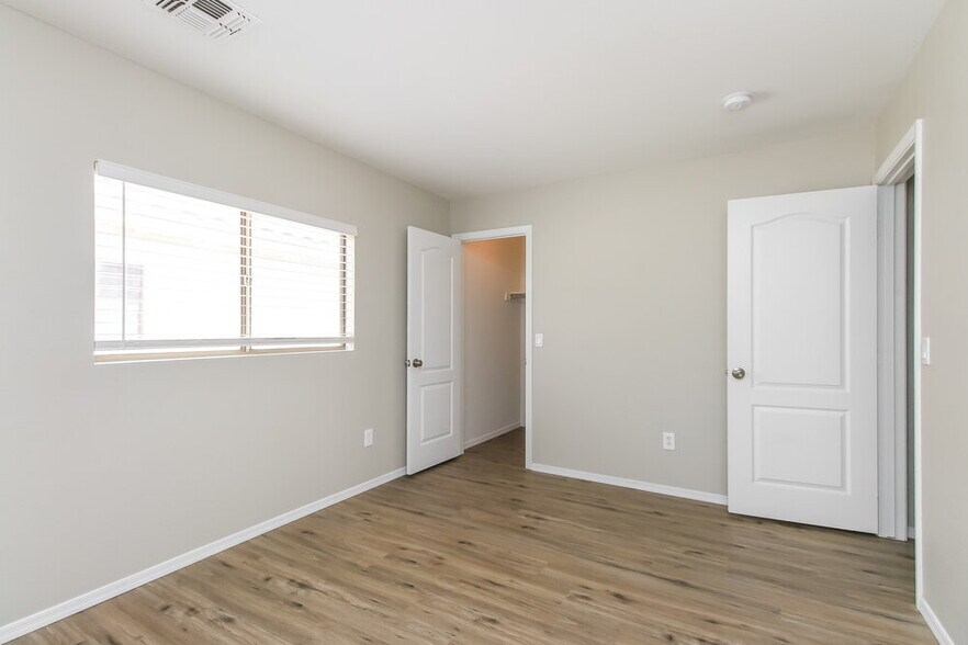 Building Photo - 3478 S Chaparral Rd