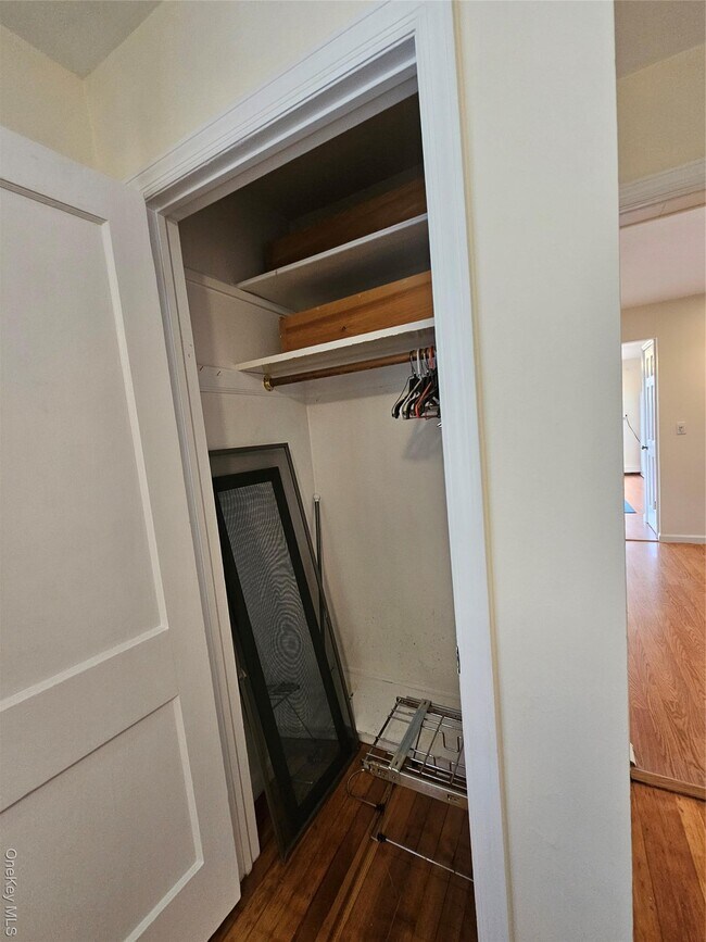 Building Photo - 22 A Town Path