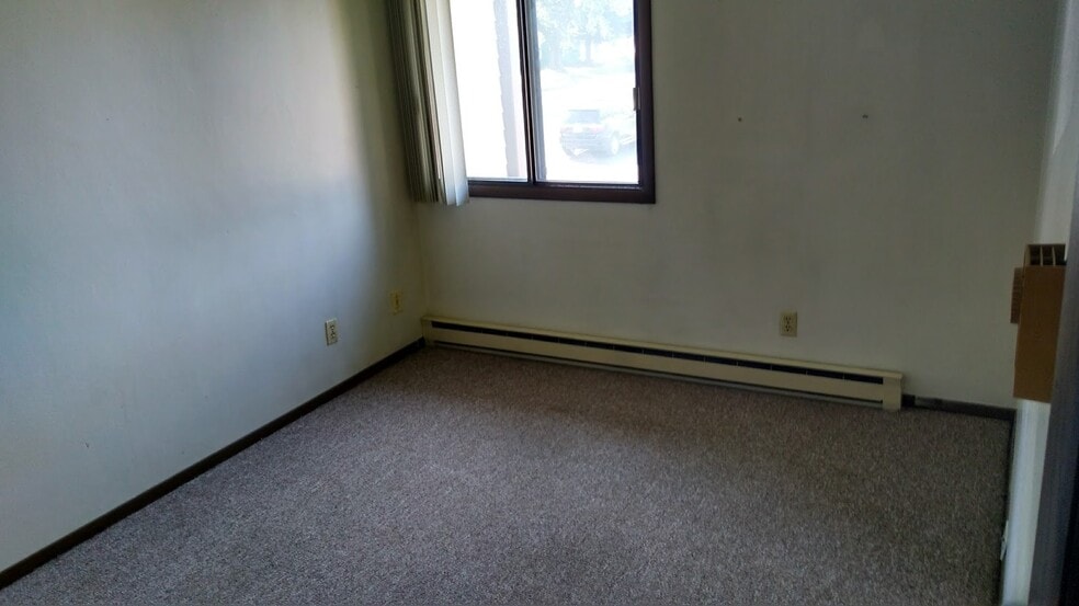 Building Photo - 401 N East St