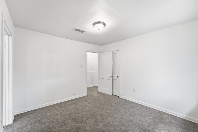 Building Photo - 5326 Wenda St