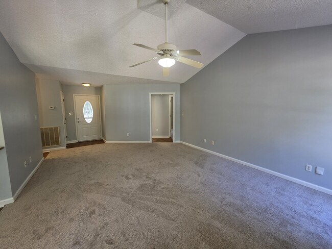 Building Photo - 105 Bloomingfield Pl