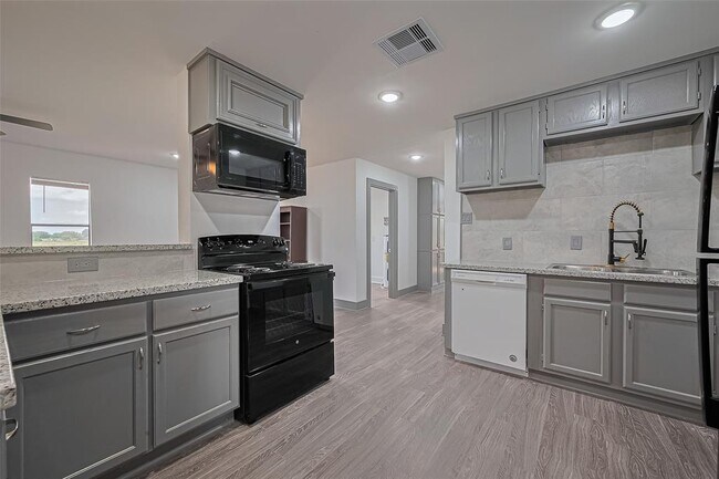 Building Photo - 22334 FM 762 Rd