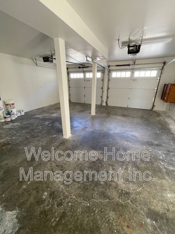 Building Photo - 16233 San Remo Dr