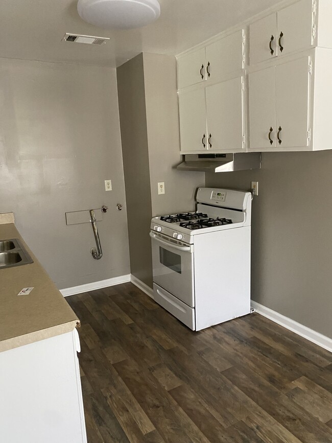 Building Photo - 3066 Tyler Rd