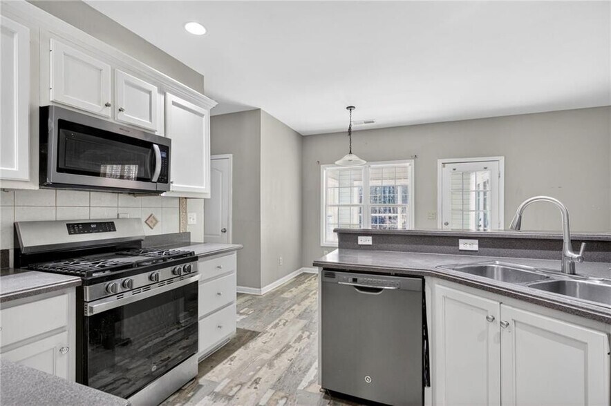 Building Photo - 1136 Mason Lee Ave SE