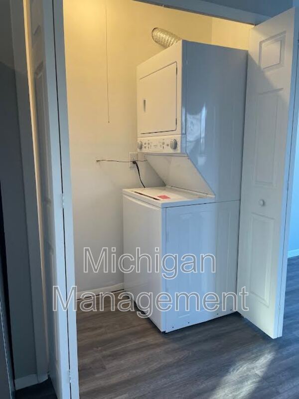 Building Photo - 3738 Edgar Ave