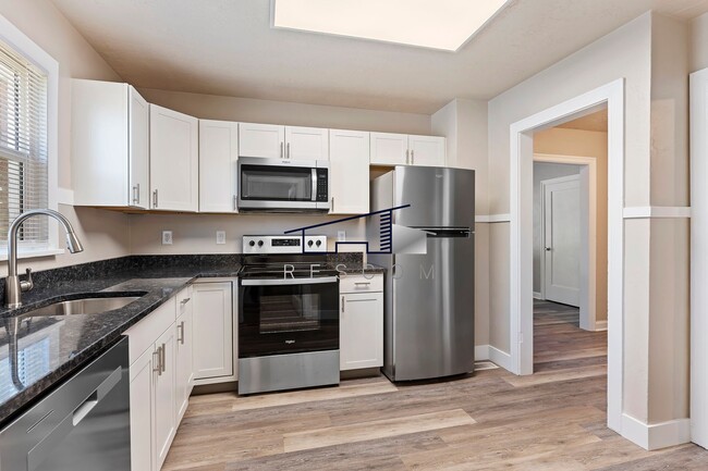 Building Photo - Polk Duplex