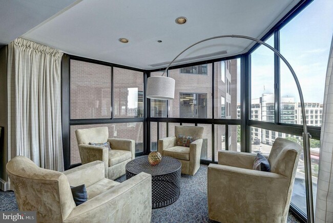 Building Photo - Move In Ready!