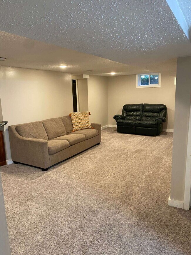 Building Photo - Spacious 4BR/3BA Home w/ Bonus Room, Porch...