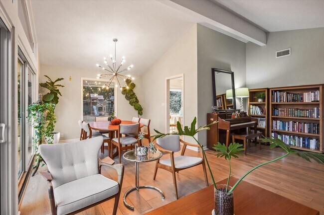 Building Photo - Mid-Century Home in Killearn Estates