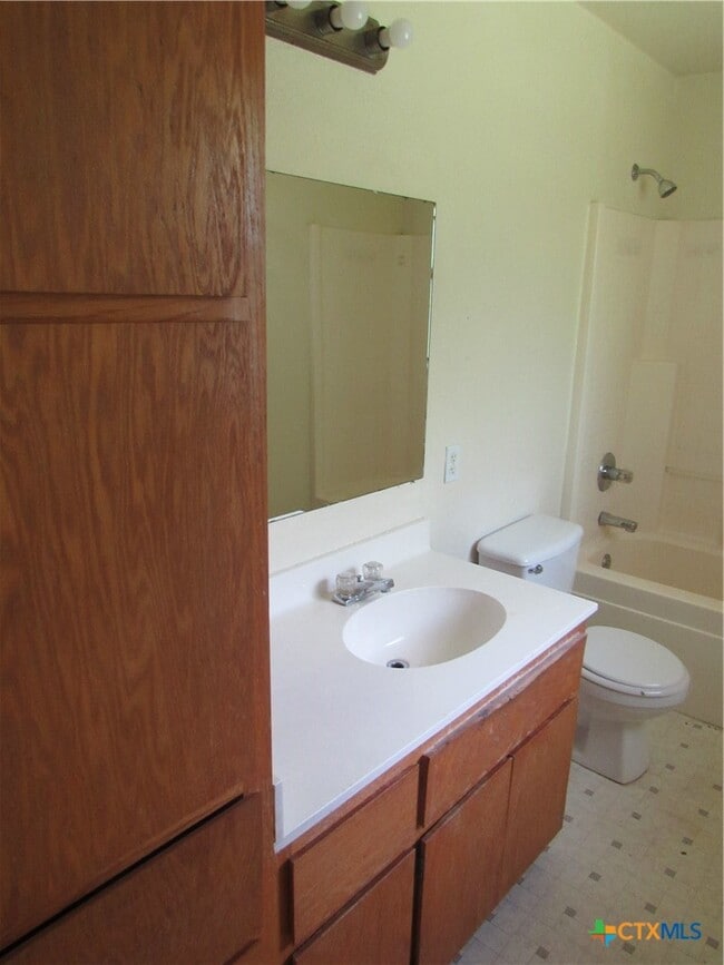 Building Photo - 3807 Hitchrock Dr