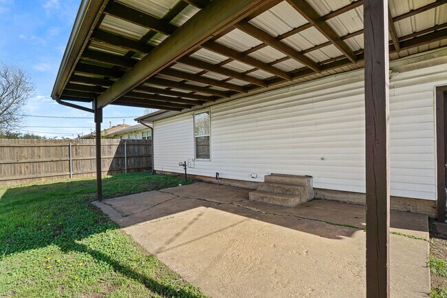 Building Photo - 4425 NW 31st St