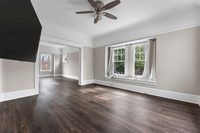 Building Photo - Stunning Craftsmen Beauty 3/1.5  bath 2000 sf! -ALBERTA/CONCORDIA