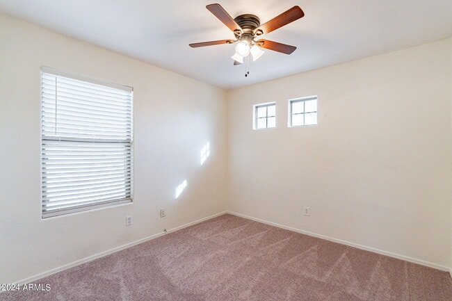 Building Photo - 1078 E Saragosa St