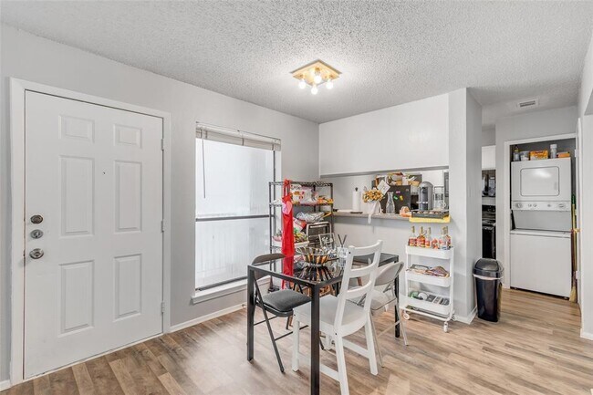 Building Photo - 3115 Helms St