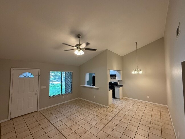 Building Photo - Remodel in Green Leaf with small fenced ba...