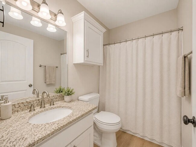 Building Photo - Texas A&M Living at Its Best – Newly Remodeled 4BR/4BA in The Barracks