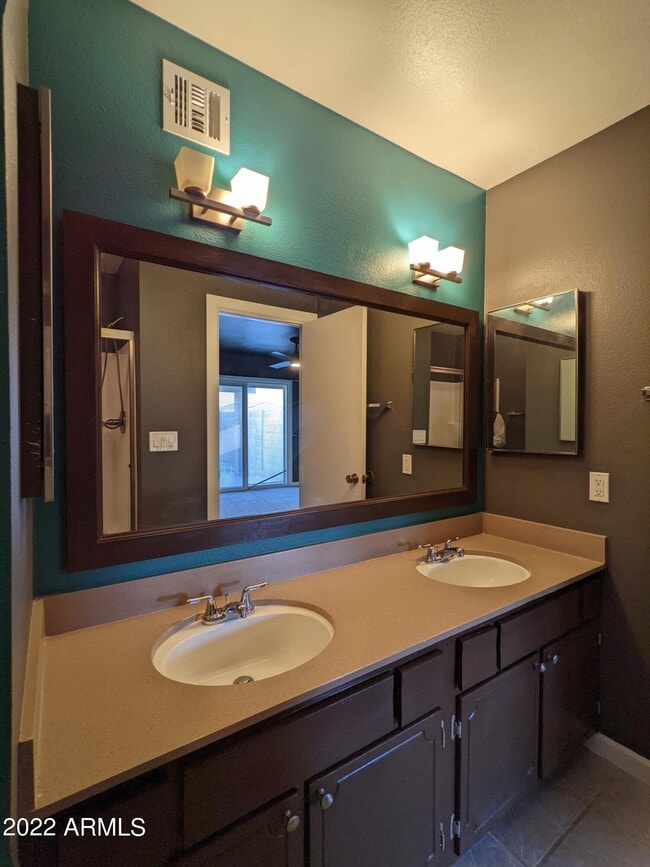 Building Photo - 10044 N 39th Ln