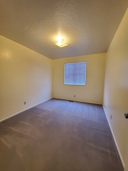 Building Photo - 1020 E 1275 N