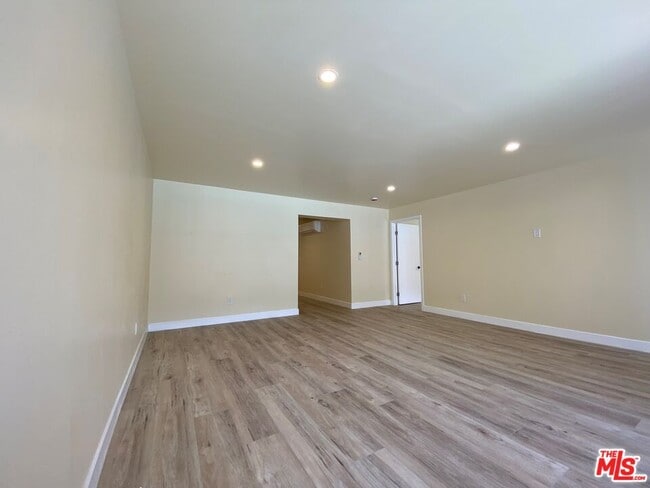 Building Photo - 13400 Cordary Ave