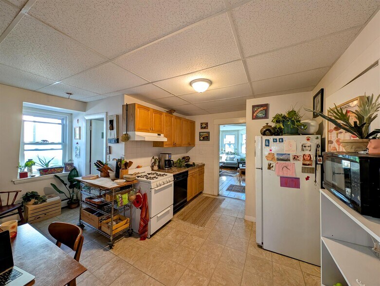 Building Photo - 378 Windsor St