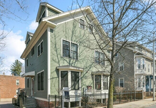Primary Photo - 408R Putnam Ave