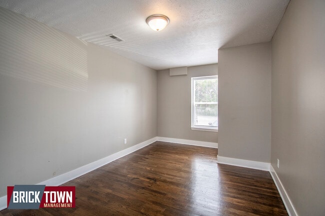 Building Photo - 2705 Leavenworth St